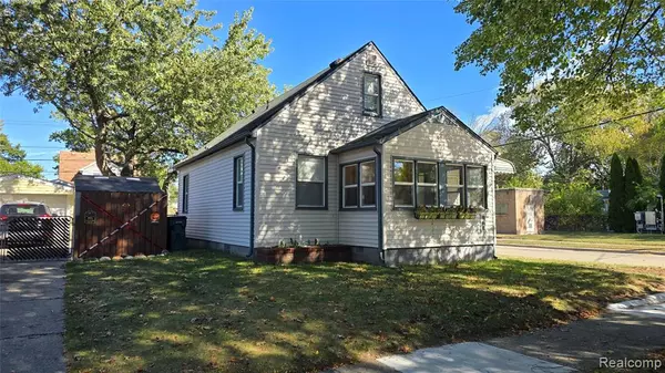 Hazel Park, MI 48030,304 W Madge Avenue