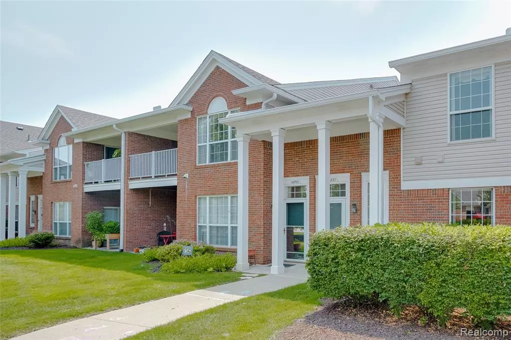 Northville, MI,16897 CARRIAGE Way