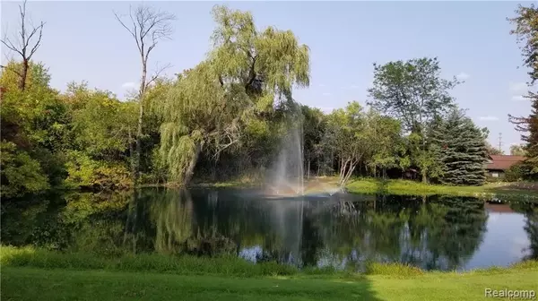 West Bloomfield, MI 48323,2114 BORDEAUX Street