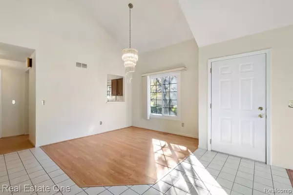 Wixom, MI 48393,2588 Maple Forest Court