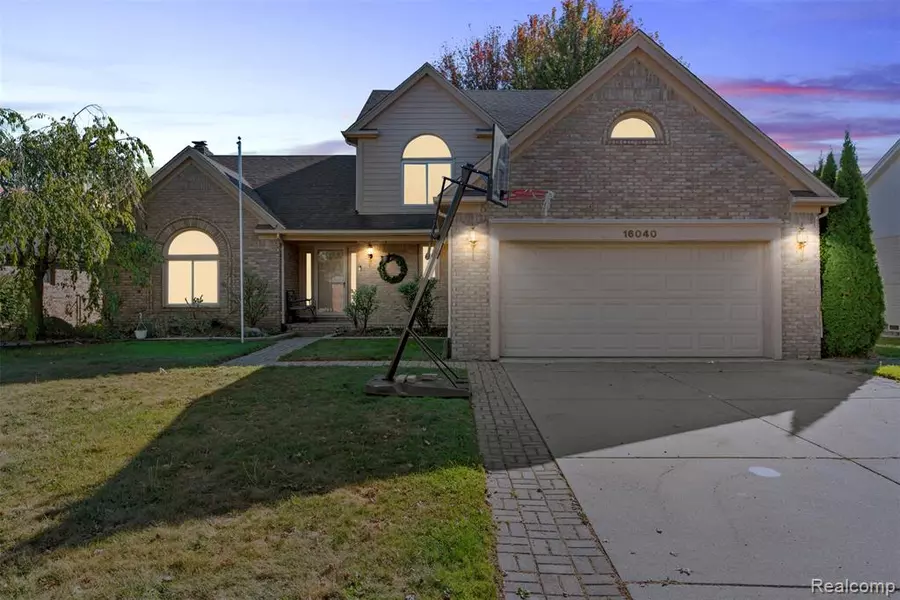 16040 Violet Drive, Macomb, MI 48042