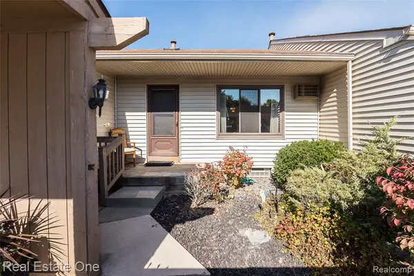 South Lyon, MI 48178,25103 Heritage