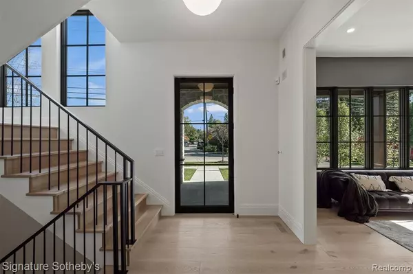 Birmingham, MI 48009,395 GREENWOOD Street