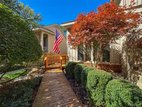 West Bloomfield, MI 48323,4832 Cliffside Drive