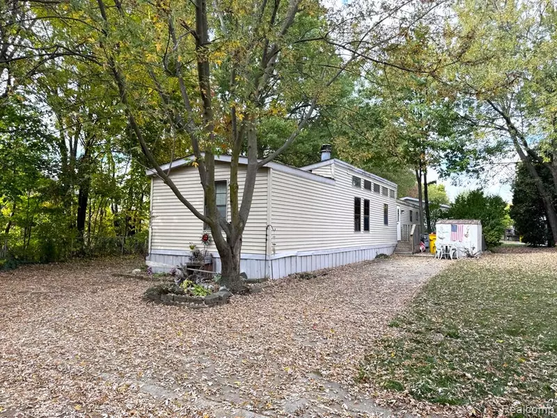 17001 Wales Drive, Macomb, MI 48044