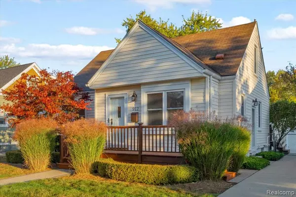 Royal Oak, MI 48067,912 Woodsboro Drive