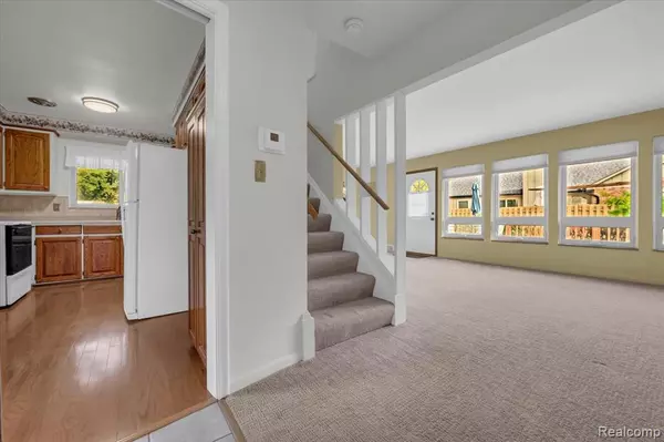 Bloomfield Hills, MI 48304,1076 Stratford Lane