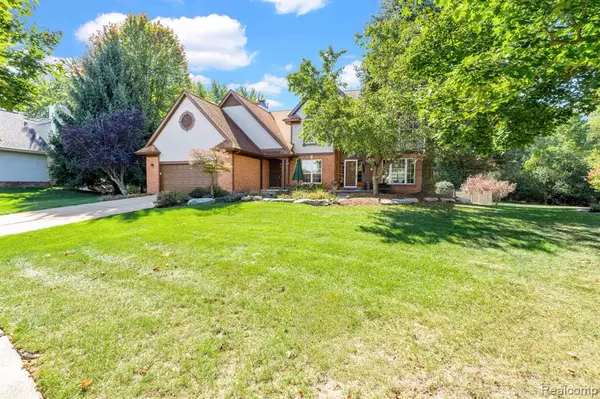 West Bloomfield, MI 48324,7607 Mapleton Court