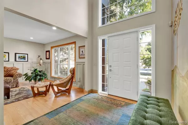 West Bloomfield, MI 48324,7607 Mapleton Court