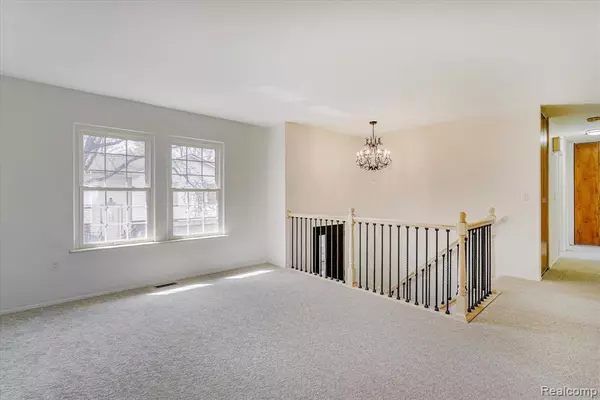 Troy, MI 48083,2919 ROUNDTREE Drive