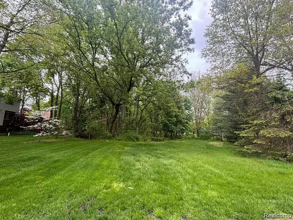 Shelby Twp, MI 48316,5961 woodmire