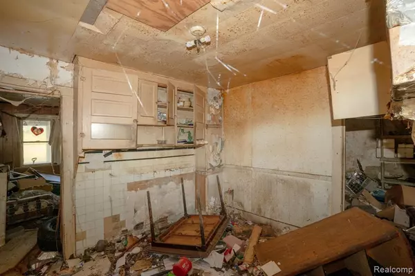 Detroit, MI 48224,17220 Detroit Street