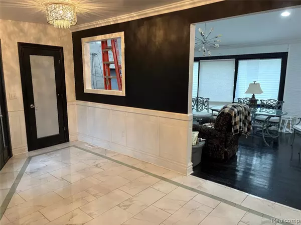 Southfield, MI 48033,23463 Berg Road