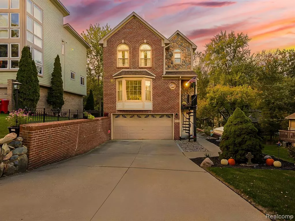 West Bloomfield, MI,5570 Wildrose Avenue