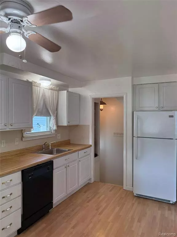 Lincoln Park, MI 48146,936 Cloverlawn Boulevard