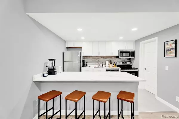 Rochester Hills, MI 48309,6 Roanoke Lane