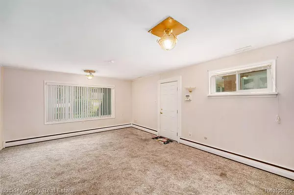 West Bloomfield, MI 48323,4212 Greendale Avenue