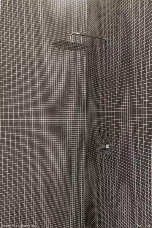 Detroit, MI 48207,6533 E Jefferson Avenue