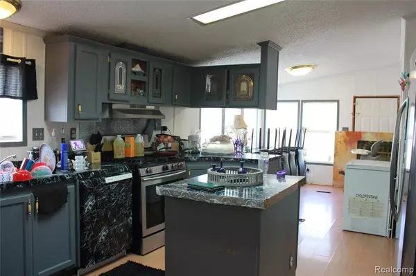 Romulus, MI 48174,7065 El paso Boulevard