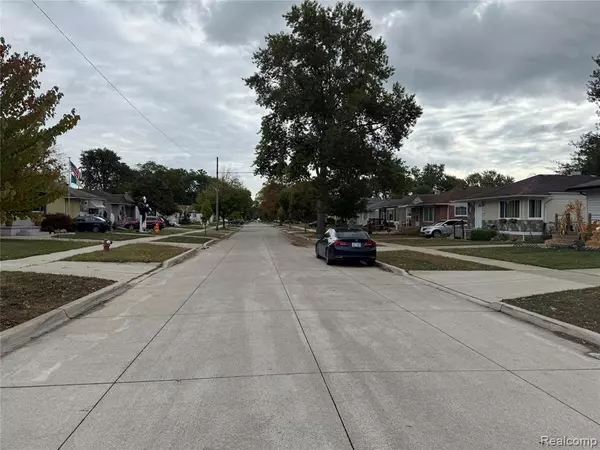 Saint Clair Shores, MI 48082,23541 Elmira Street