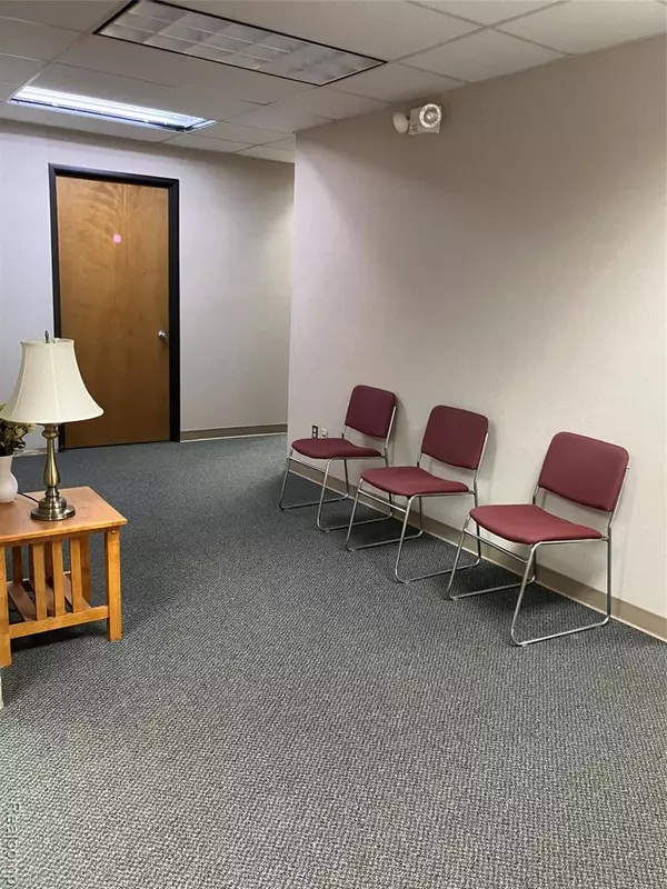 Waterford, MI 48327,6695 HIGHLAND Road