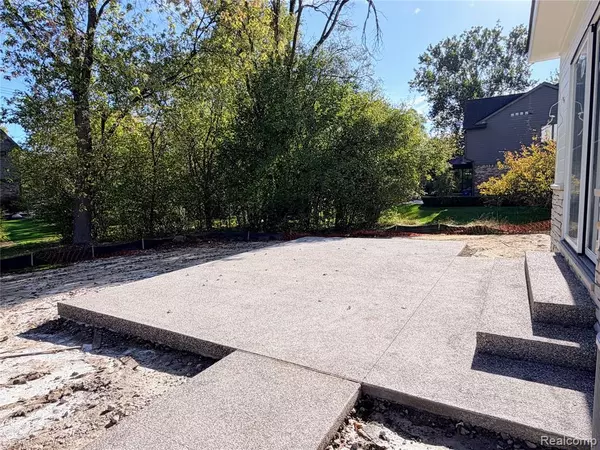 Bloomfield Hills, MI 48301,2802 HEATHFIELD Road