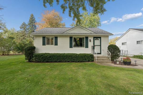 5159 Sashabaw Road, Clarkston, MI