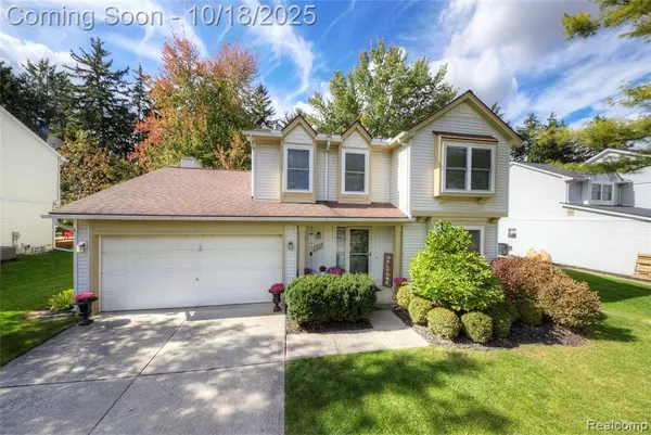 975 S Parkwood Drive, South Lyon, MI 48178
