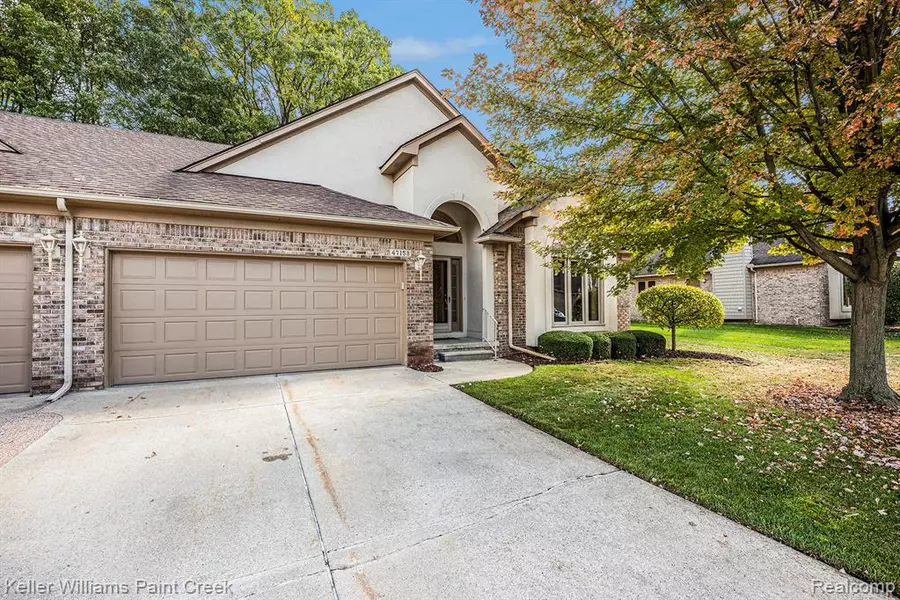 47158 Hunters Chase Drive, Macomb, MI 48042