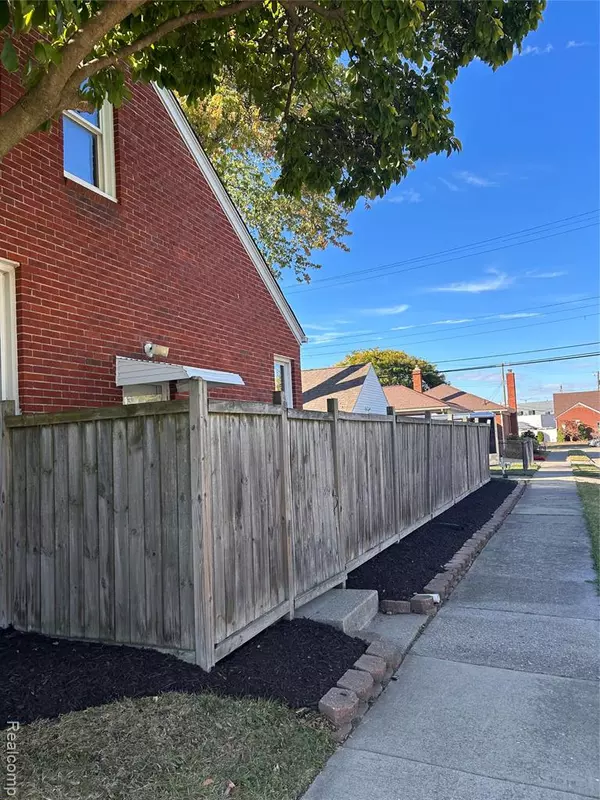 Eastpointe, MI 48021,15161 Sprenger Avenue