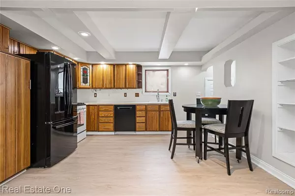 Livonia, MI 48152,19643 Inkster