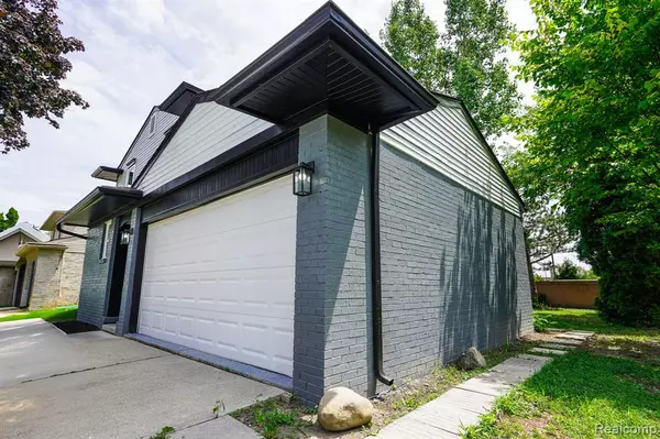 Macomb, MI 48044,45293 Heatherwoode Lane