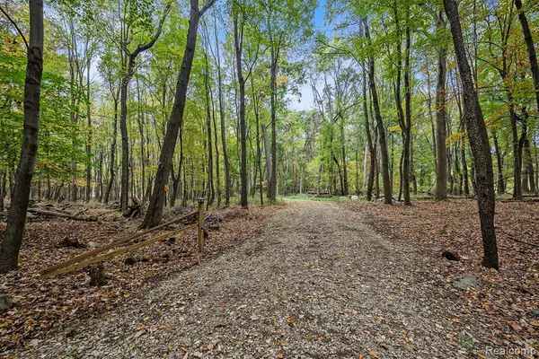 Milford, MI 48380,1570 Lone Tree Road