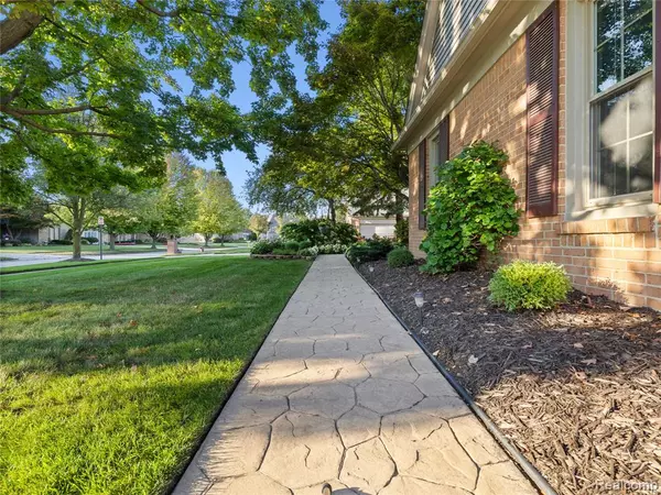 Canton, MI 48187,6894 Kings Mill Drive