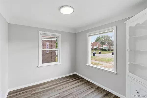 Detroit, MI 48235,18277 ASBURY Park