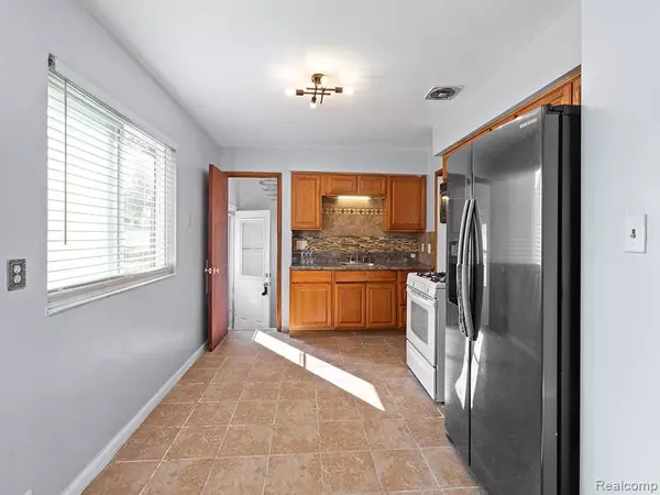 Dearborn Heights, MI 48127,6435 Centralia Street