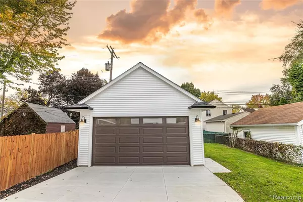 Royal Oak, MI 48067,2418 Yale Avenue