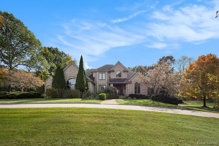 1571 S Hidden Valley Drive, Milford, MI 48380