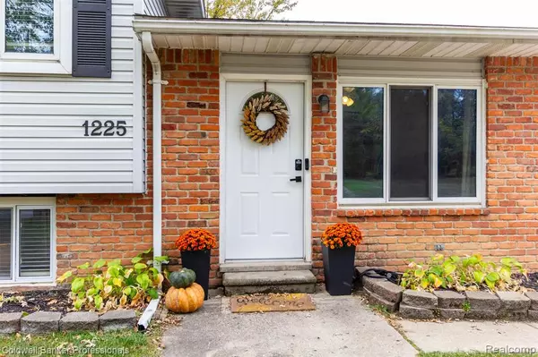 Waterford, MI 48328,1225 Eason