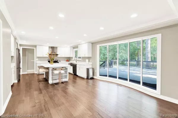 Rochester Hills, MI 48306,2935 Woodford Circle