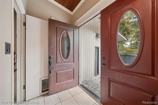 Grosse Ile, MI 48138,25235 Dallas Drive