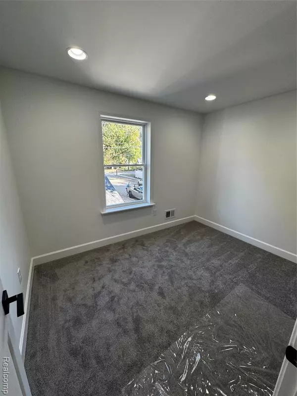 Hazel Park, MI 48030,23304 Stauber Avenue