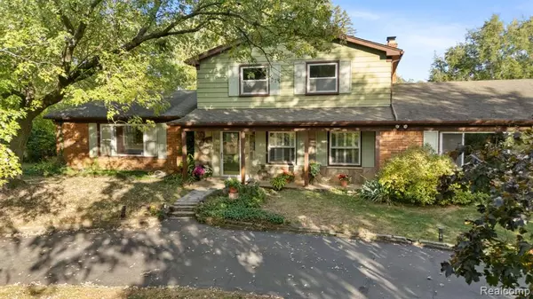 6950 Killarney Drive, Troy, MI 48098