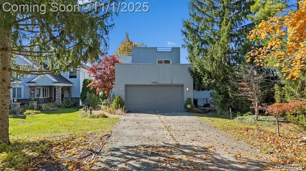 Bloomfield Hills, MI 48323,3217 Interlaken Street