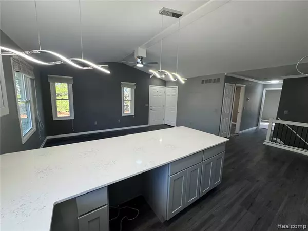 Clinton Twp, MI 48038,41912 King Edward Court