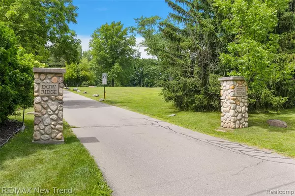 Orchard Lake Village, MI 48324,4796 DOW RIDGE Road