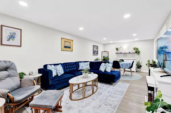 Rochester Hills, MI 48309,6 Roanoke Lane