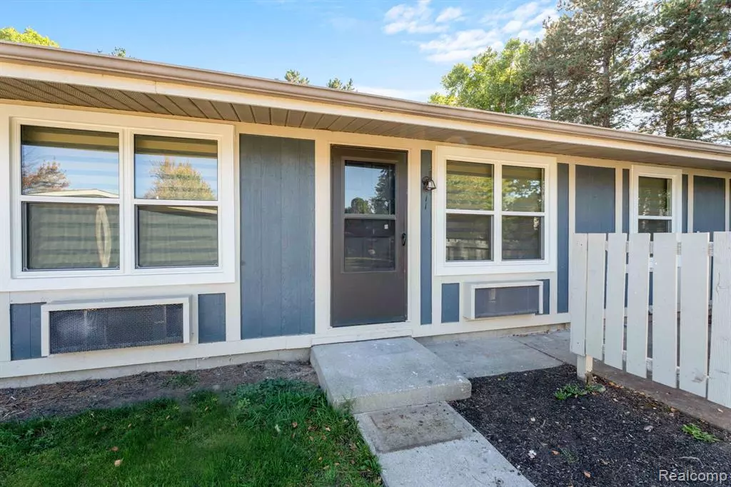 Rochester Hills, MI 48309,6 Roanoke Lane