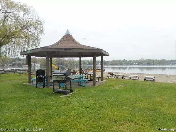 West Bloomfield, MI 48323,4768 Wendrick Drive