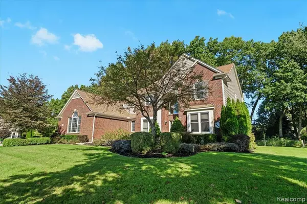 South Lyon, MI 48178,13802 Forest Ridge Circle